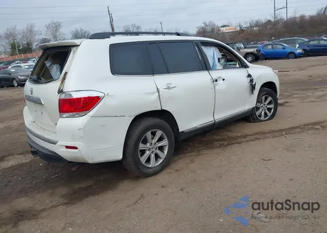 2012 Toyota Highlander Base V6 z USA, uszkodzony, nr VIN 5TDBK3EH3CS155727